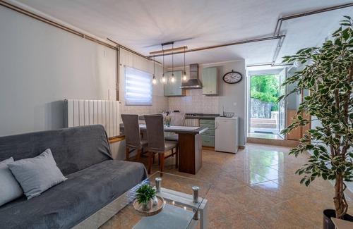 Cerovlje House | Lovely home in Cerovlje with kitchen