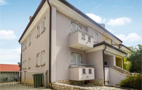 Crveni Vrh House | Lovely Home In Crveni Vrh With Wifi