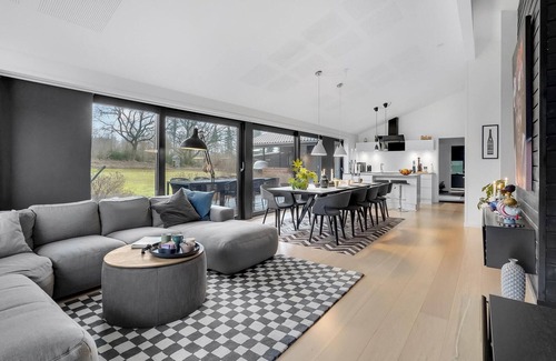 Krejbjerg House | Lovely home in Ejstrupholm with WiFi