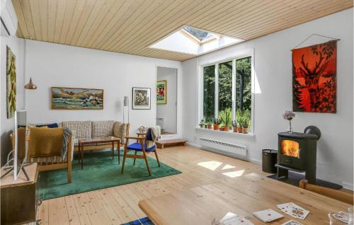 Hoeve Strand House | Lovely Home In Fårevejle With Kitchen