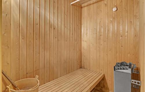 Farvang House | Lovely Home In Fårvang With Wifi