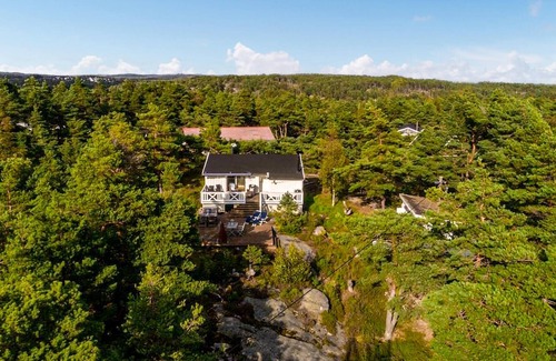 Gressvik House | Lovely home in Gressvik with WiFi