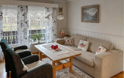 Ostre Toten House | Lovely Home In Lena With Wifi