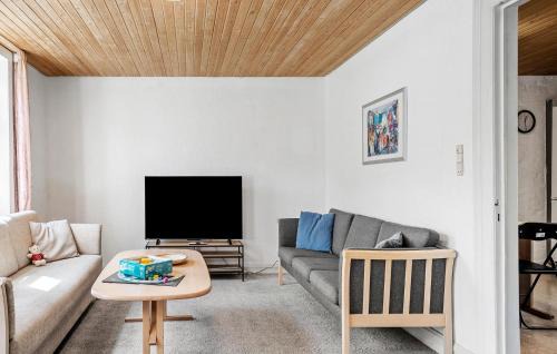 Hvidbjerg House | Lovely Home In Thyholm With Wifi