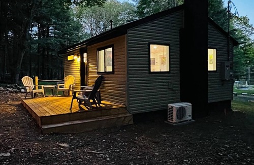 Sparrow Bush House | Lovely House in Sparrow Bush with Private Parking and Mountain View