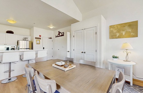 Salt Lake Mountain Resorts Condo | Lovely mountain-view condo with shared hot tub, pool & more - walk to lifts