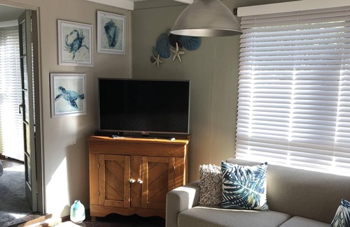Binningup Cottage | Lovely on Iluka - character cottage