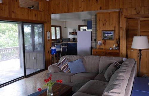 Henderson Cottage | Lovely, Open Cottage on Lake Ontario