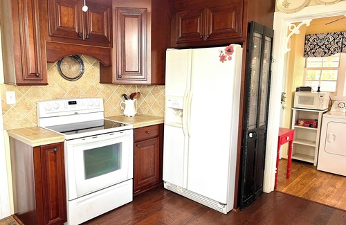 Greer House | Lovely pet- friendly 2-bedroom house in the Greer countryside