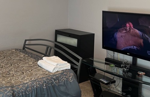 El Mirage House | LOVELY PRIVATE ROOMS PRIVATE BATHS IN A HOUSE