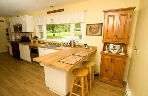 Richmond House | Lovely ranch home getaway in The Berkshires- just 6 miles to Tanglewood