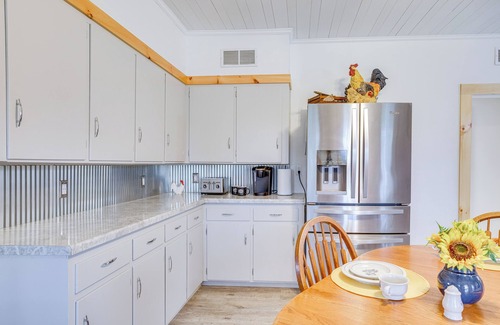 Hixton House | Lovely Rural Hixton Farmhouse w/Porch & Fire Pit!