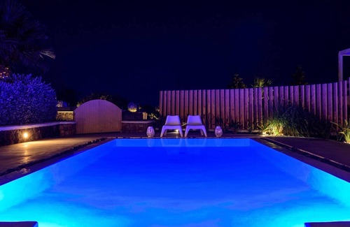 Exo Gialos Villa | Lovely Santorini Villa | 3 Bedrooms | Aria Villa | Private Pool & Close to.