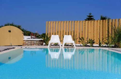 Exo Gialos Villa | Lovely Santorini Villa | 3 Bedrooms | Aria Villa | Private Pool & Close to.