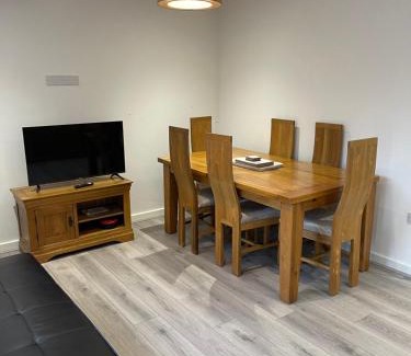 Formby Apartment | Lovely, Sleeps 8, Cafe Bars, Central Formby