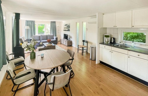 Krachtighuizen House | Lovely (sta)caravan in Putten with WiFi