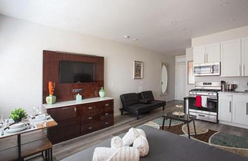 Bankers Hill Apartment | Lovely Studio w Full Kitchen in Heart of San Diego