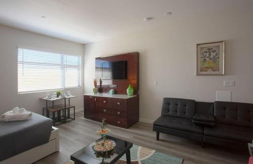 Bankers Hill Apartment | Lovely Studio w Full Kitchen in Heart of San Diego