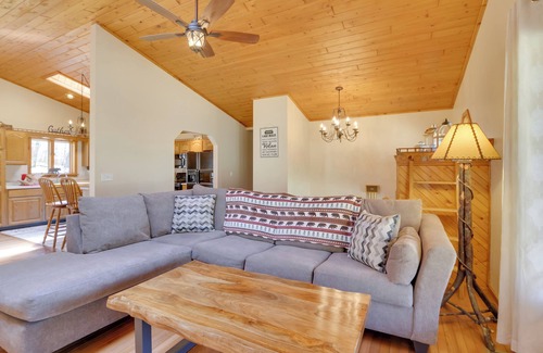 Terra Alta Cabin | Lovely Terra Alta Cabin < 1 Mi to Alpine Lake