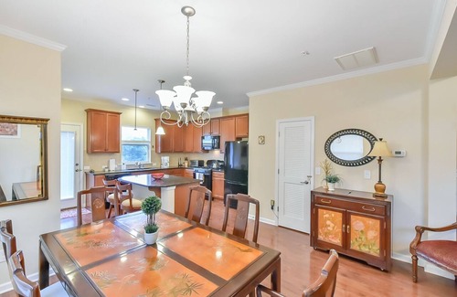 Chapel Hill House | Lovely Townhome w/Central Location in Chapel Hill | Near UNC Campus + Triangle