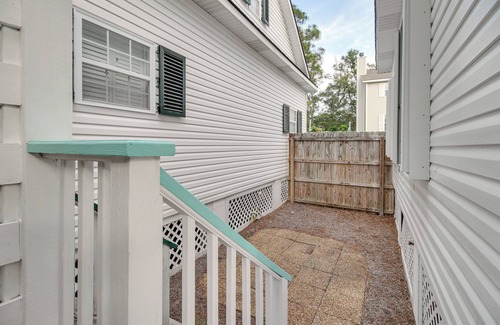 Tybee Island Cottage | Lovely Tybee Island Home w/Deck < 1 Mi to Beach!
