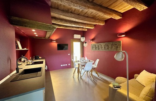 Borgosesia Apartment | LoVi House, App. Bacchus. A finely renovated accommodation for Roman couples