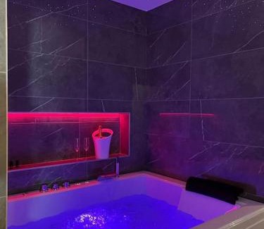 Jujurieux Apartment | Loving room cocooning avec jacuzzi « la terre »