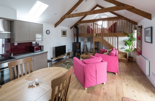 Bude Apartment | Lovingly converted 1st floor Victorian corn store near coast perfect for couples