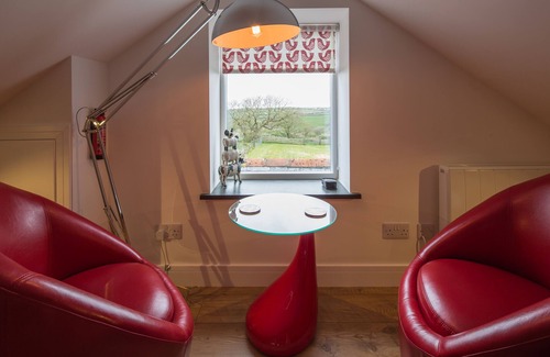 Bude Apartment | Lovingly converted 1st floor Victorian corn store near coast perfect for couples