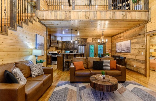 Broken Bow House | Low Rider Lodge backed up to Forest with ATV Trail Access from Driveway