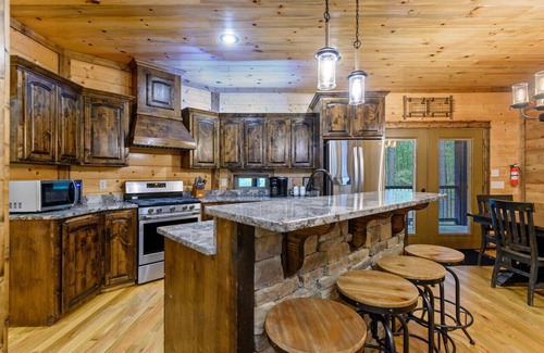 Broken Bow House | Low Rider Lodge backed up to Forest with ATV Trail Access from Driveway