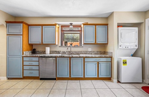 Midtown House | Low Summer Rates ! A Territorial Sante Fe Home with Fenced Yard 3 mile UofA
