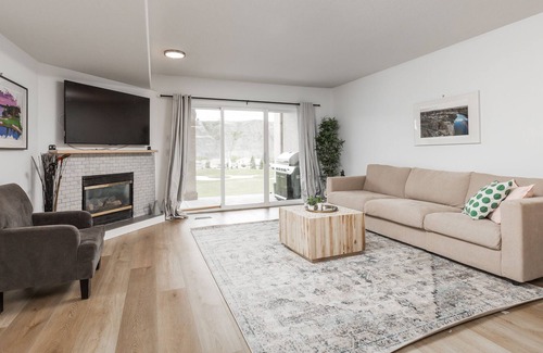 Lethbridge Condo | Lower 2 bed/2 bath Condo on Paradise Canyon Golf Resort - Private Entrance