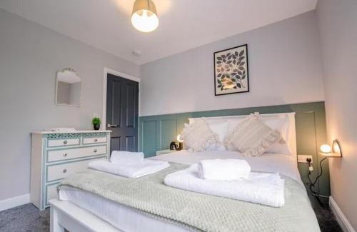 Pontrilas House | Lower Chestnut House, 2 Bedroom, Central Worcester