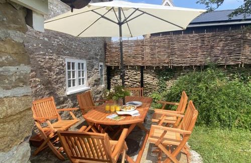 Stalbridge House | Lower Farm Cottage