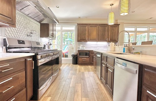 Cedar Bluff House | LOWER Level of "Your Big Lake House" - Firepit, Kayaks, HotTub, etc.