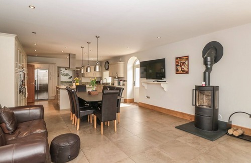 Dartmouth Cottage | LOWER NORTON FARMHOUSE, pet friendly, with open fire in Dartmouth