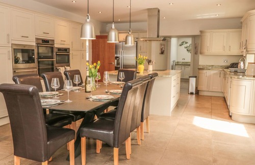 Dartmouth Cottage | LOWER NORTON FARMHOUSE, pet friendly, with open fire in Dartmouth