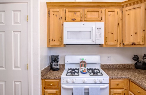Williams House | Lower Rates! The Grand Canyon Orange Blossom -Downtown with A/C.