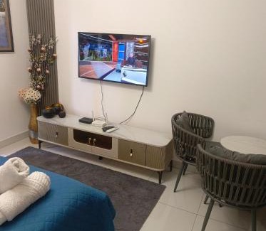 East Legon Apartment | LoxwoodStudio by UniqueView