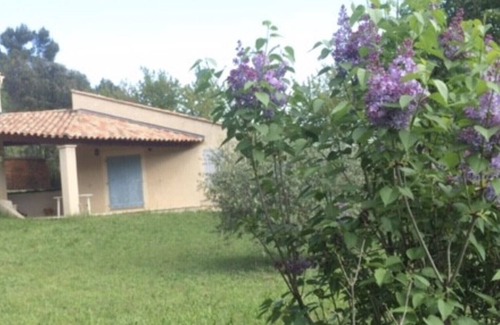 Menerbes House | Luberon - Vue Exceptionnelle - Location de Maisonnette 4 Personnes