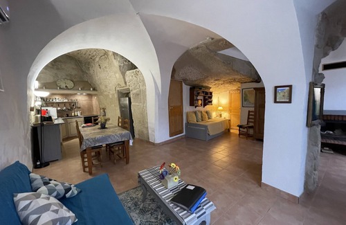 Cabrieres-dʼAigues House | LUBERON whole village house 2/6 persons,lake at 2000m
