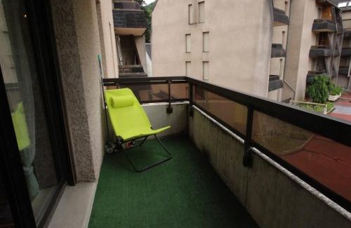 Bagneres-de-Luchon Apartment | Luchon - Studio 2/3 pers., balcon, télécabine, proche commerces et thermes - FR-1-313-224