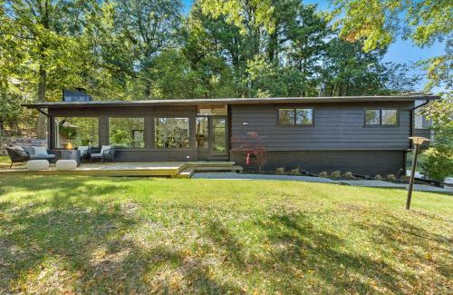 Fayetteville House | Lucille-5 Min to DT & UofA-Serene Nature Views