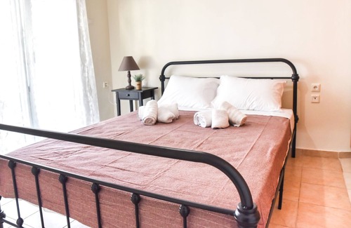 Nees Pagases House | Lucky's Homes - Rose Summer Getaway