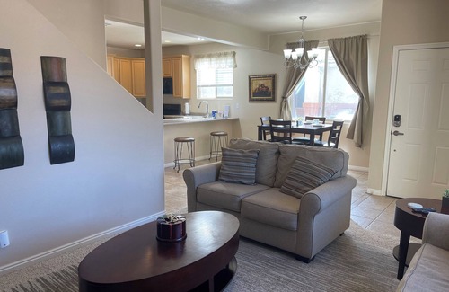 Mesquite Condo | Lucky Seven Oasis by Mesquite Vacation Rentals with Community Pool and $510 in free daily activities