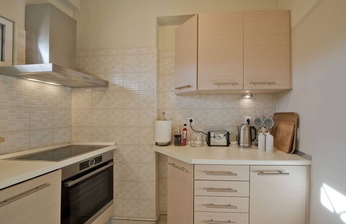 Vouliagmeni Apartment | LucyZen! Stylish Apt, Athenian Riviera, near beach