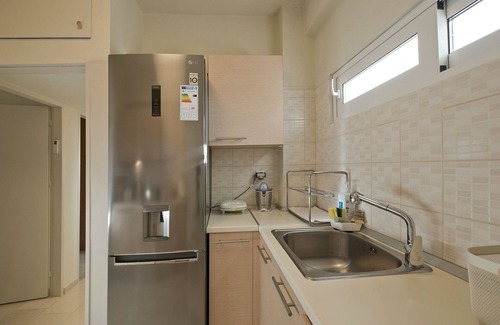 Vouliagmeni Apartment | LucyZen! Stylish Apt, Athenian Riviera, near beach