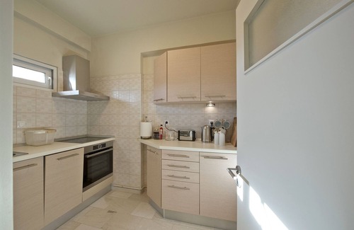 Vouliagmeni Apartment | LucyZen! Stylish Apt, Athenian Riviera, near beach