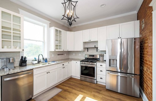 Ludlow House | Ludlow Lodge w/City Views
